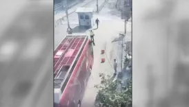 ankarada kriz chpli vekilleri tasiyan otobus polisleri ezmeye calisti iddiasi B4euF3zd