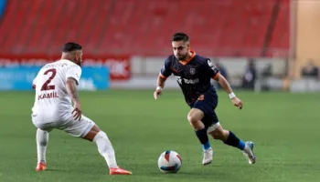 basaksehir hataysporu 4 2 yenerek super ligdeki iddiasini surdurdu sZv5qiP5