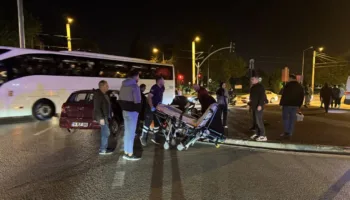 bursada feci kaza taksiyle otomobil carpisti rMwkOZyD