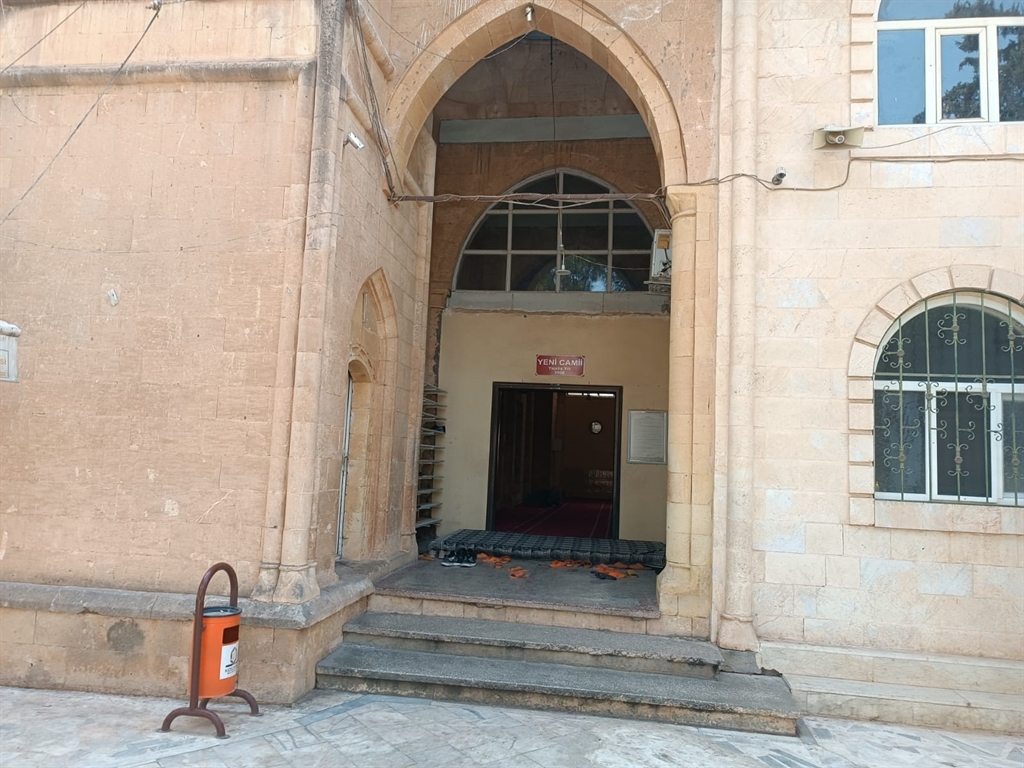 camide namaz kilarken bicaklandi 0 HBhY6wvG