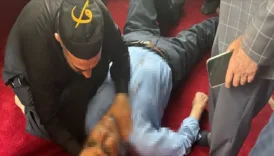 camide namaz kilarken bicaklandi eYk1fPnK