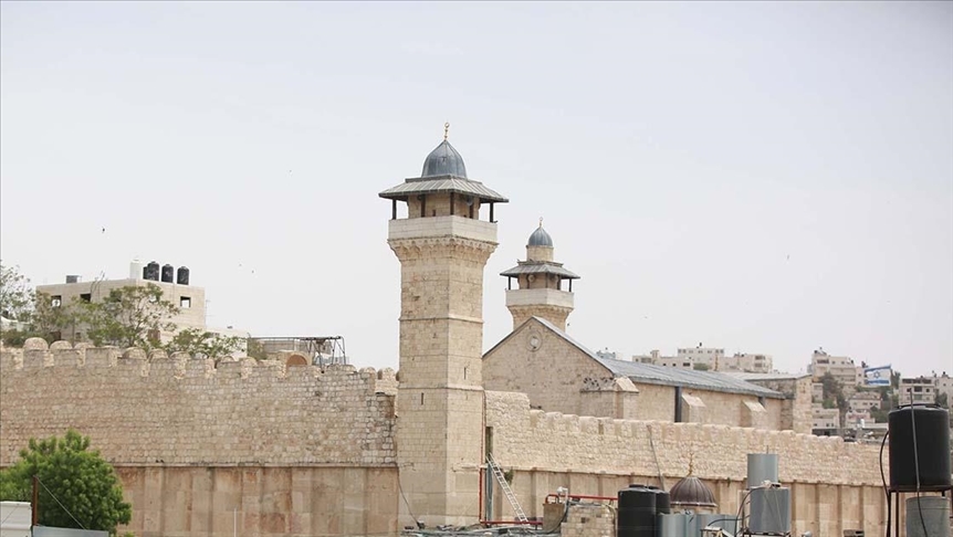 isgalci israilliler el halildeki ibrahim camisine israil bayragi asti 1 hhsaNvcB
