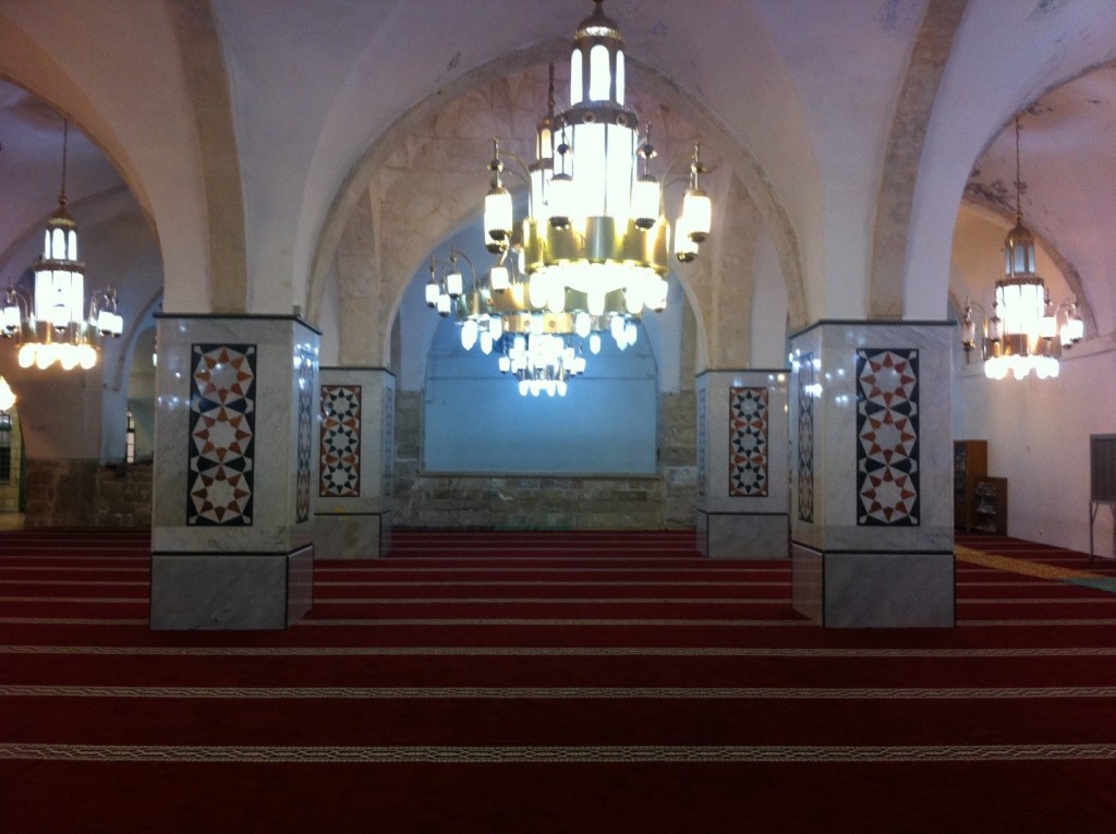 isgalci israilliler el halildeki ibrahim camisine israil bayragi asti 2 1hd9WBTy