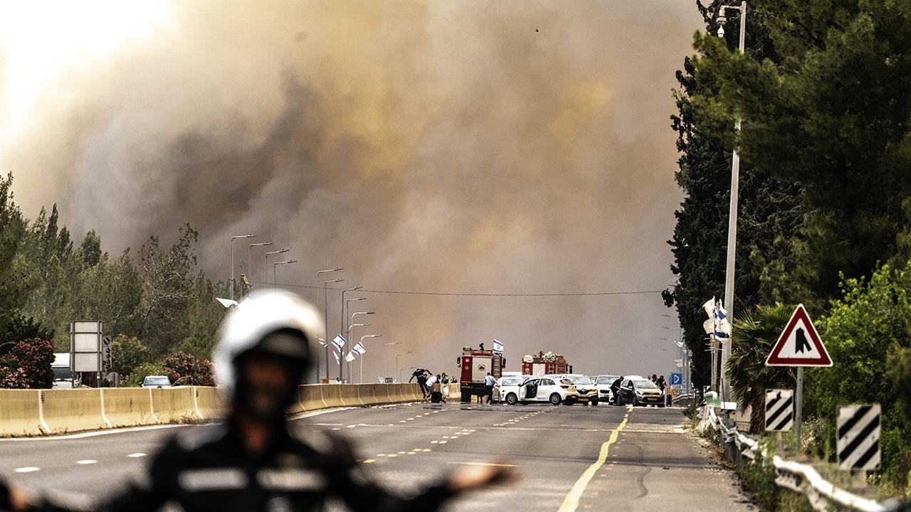 israil yaniyor alevler askeri uslere ulasti yardim cagrisi yapildi 2 8KfTPsuz