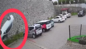 site bahcesine dusen aracin surucusu oldu hl42SjfP